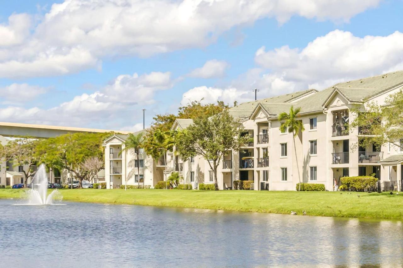 Stunning Centrally Located At New River Cove In South Florida